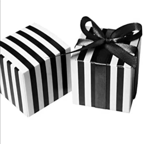 Mystery Box Black & White Clothing 10  Items - Picture 1 of 1